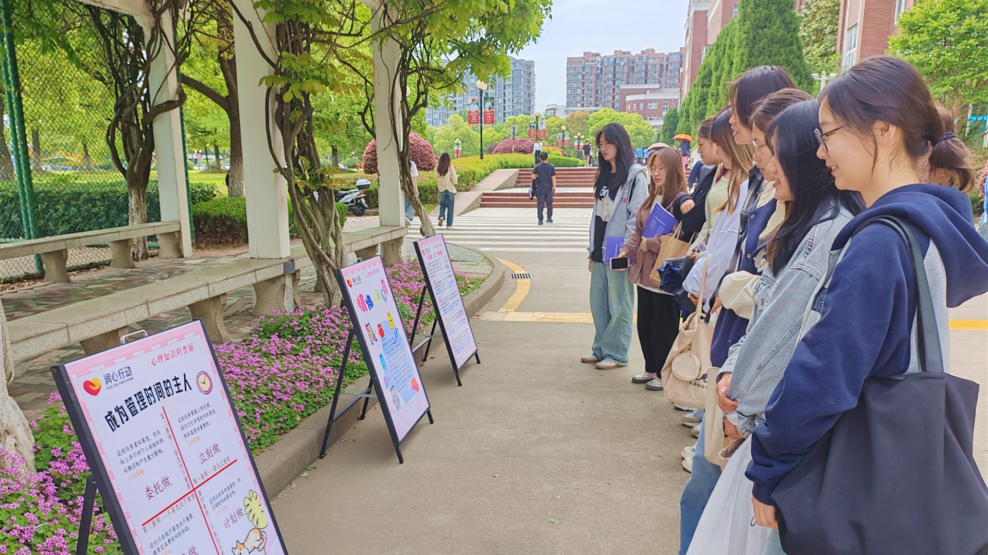 澳门六合彩论坛
开展“五育润心 沐光同行”心理健康知识科普展活动